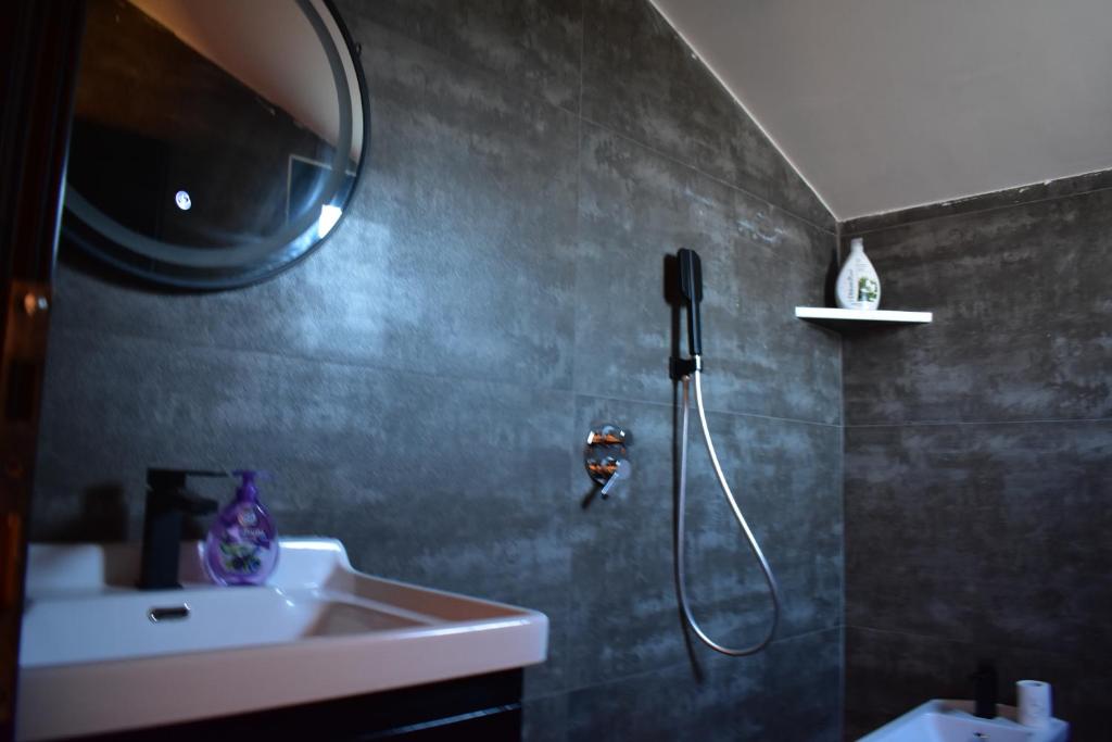 Posh villa 2 - Image 3
