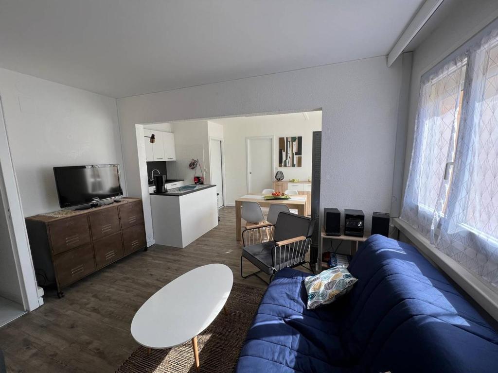 Kuchyňa alebo kuchynka v ubytovaní Appartement Climatisé T3 avec Piscine, Proche Plage et Commerces - Le Barcarès - FR-1-81-573