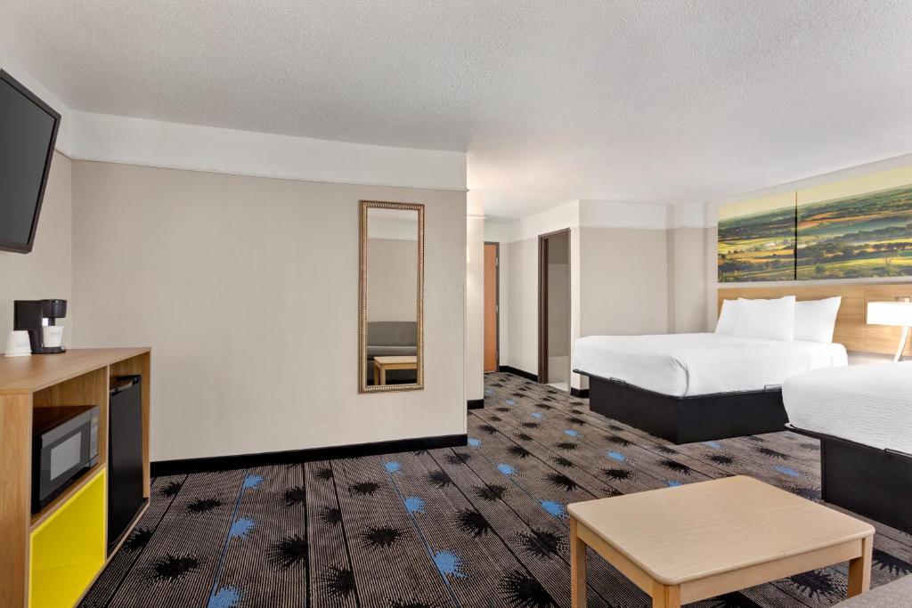 Days Inn by Wyndham Kansas City International Airport - Suite Mit Zwei Queensize-Betten – Nichtraucher