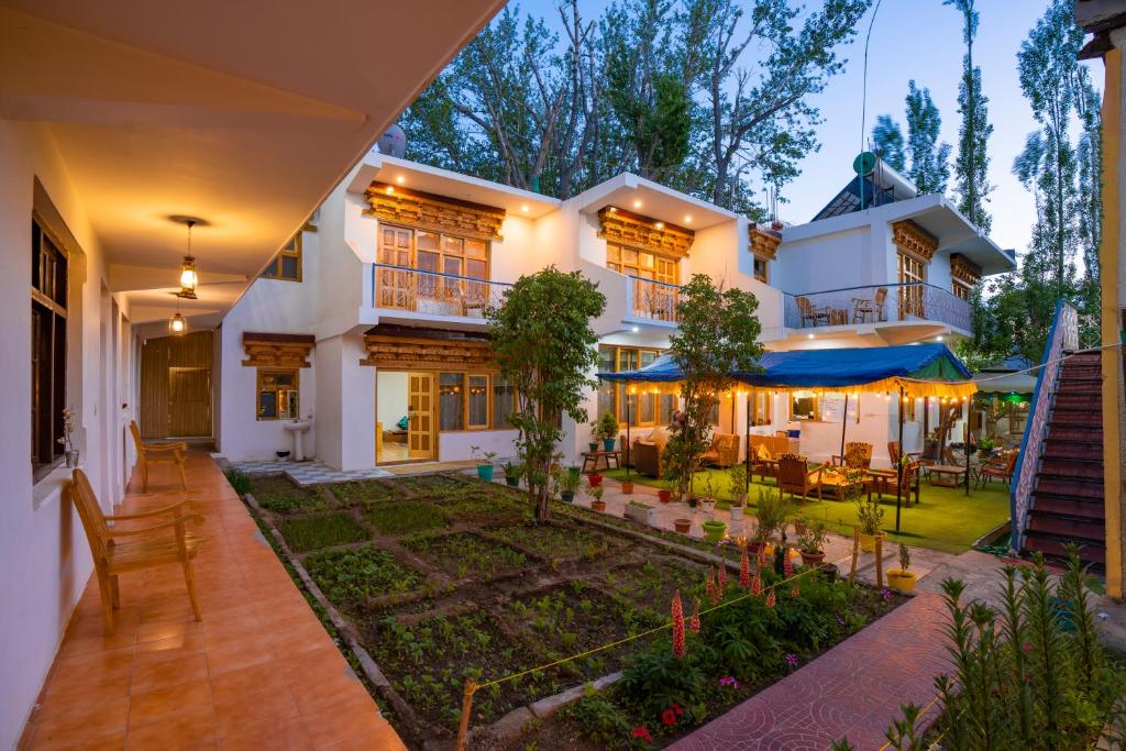 Zahrada ubytování Rainbow Hostelier