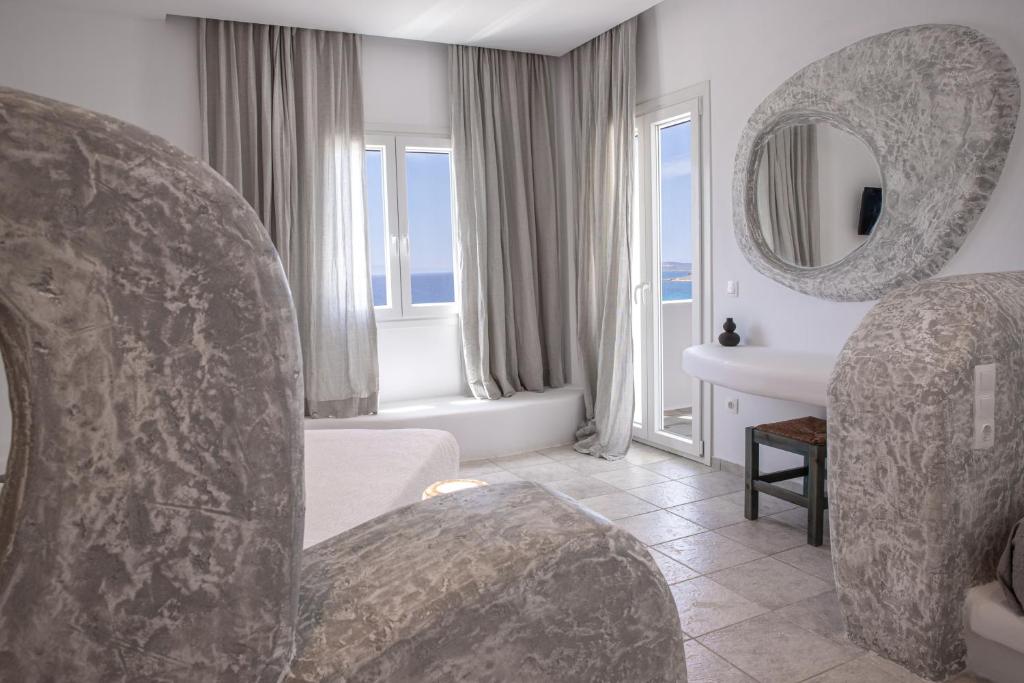 Postel nebo postele na pokoji v ubytování Aloni Hotel & Suites