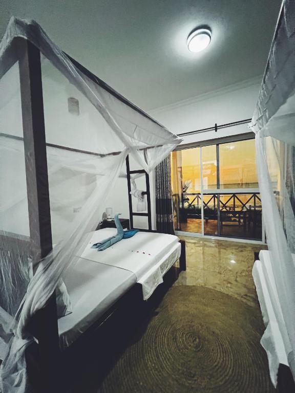 Postel nebo postele na pokoji v ubytování Crystal Beach Nungwi
