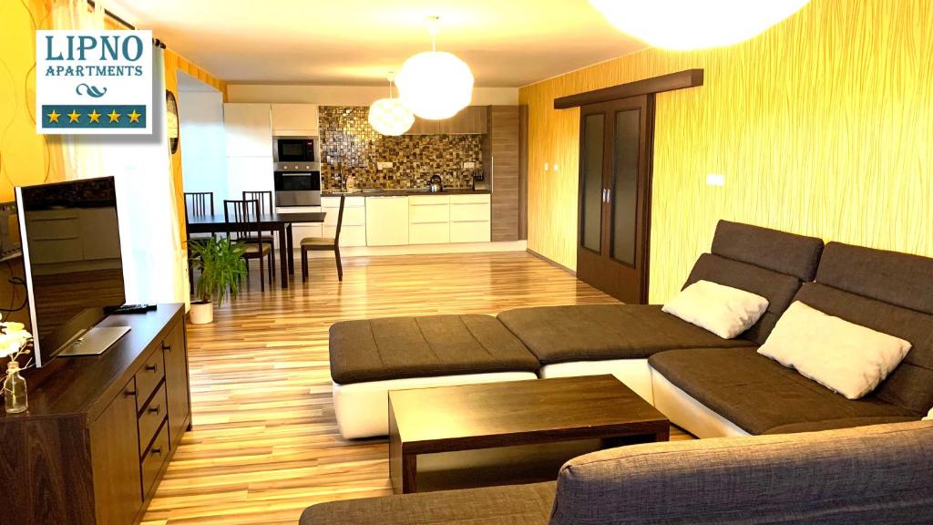 Lipno Apartments Exclusive tesisinde bir oturma alanı