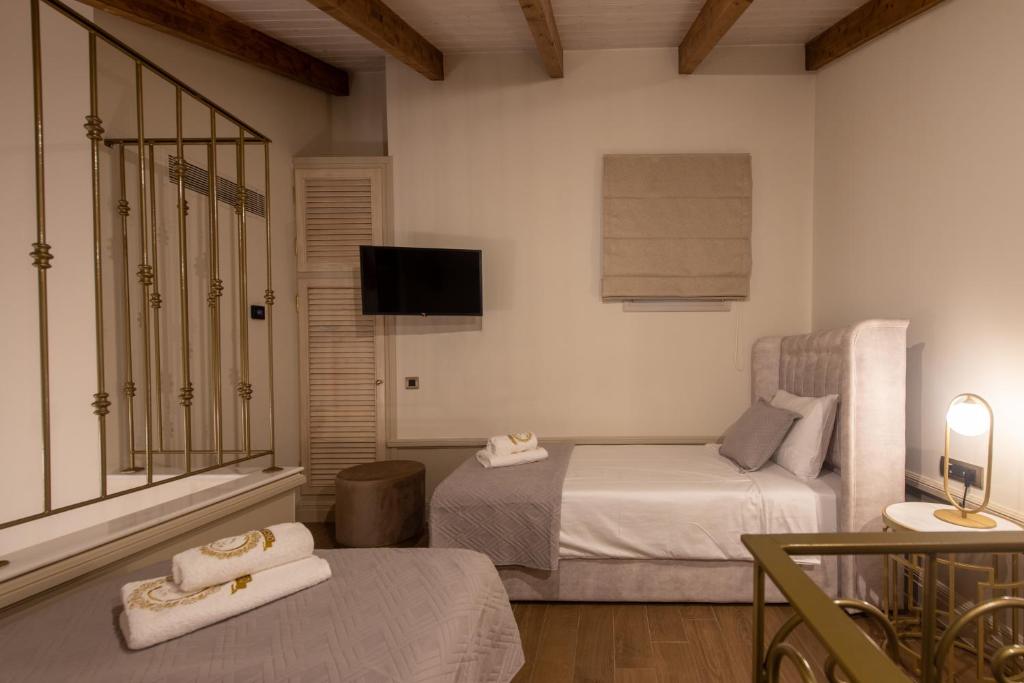 Postel nebo postele na pokoji v ubytování Capolavoro Suites