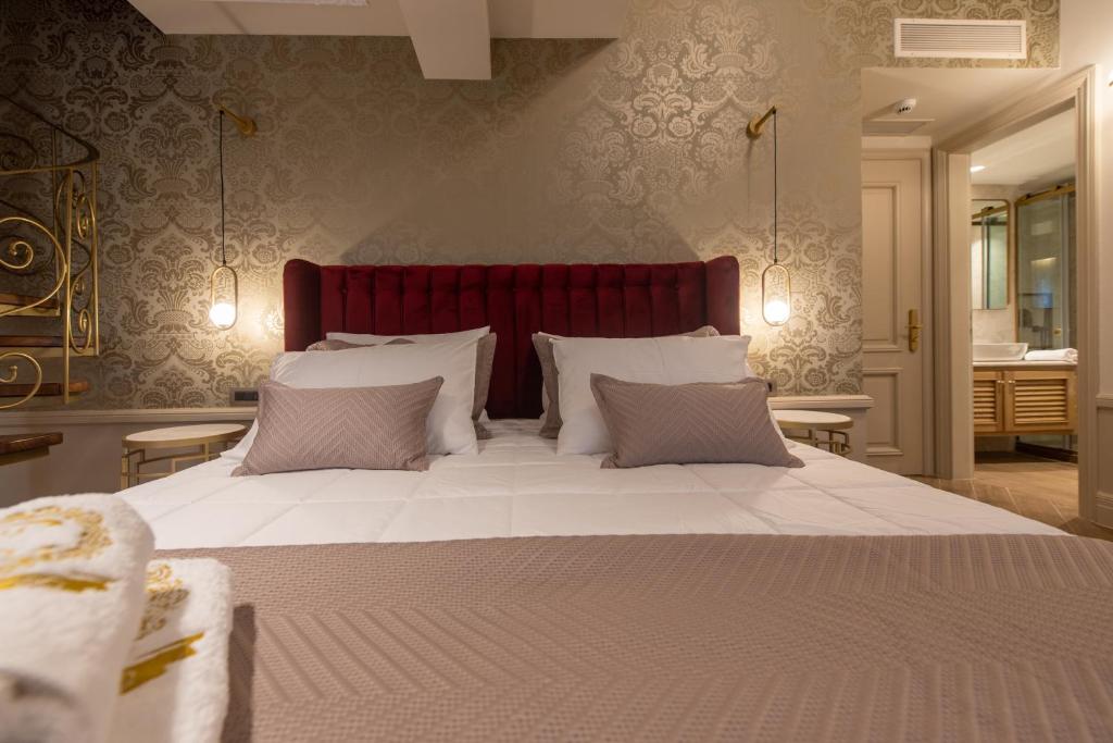 Postel nebo postele na pokoji v ubytování Capolavoro Suites