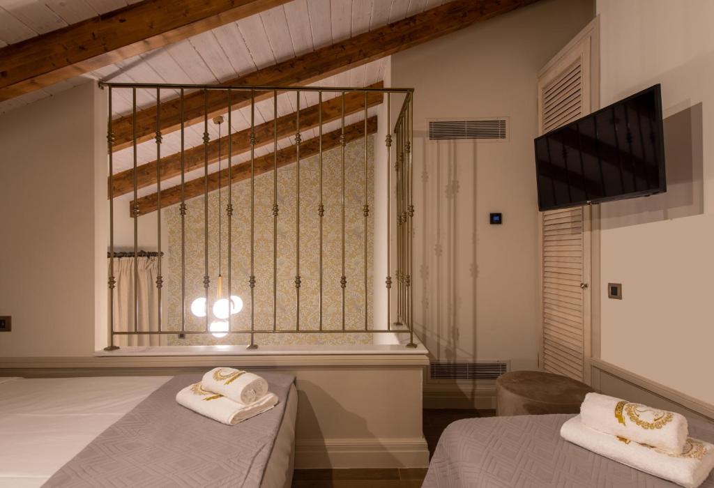 Postel nebo postele na pokoji v ubytování Capolavoro Suites