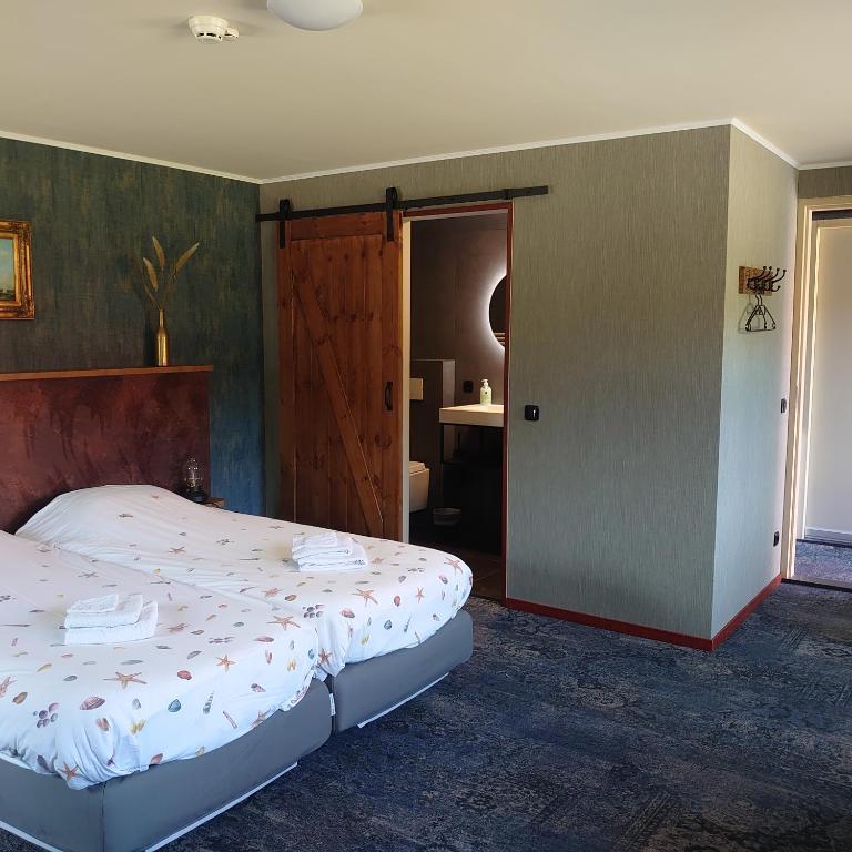 Postel nebo postele na pokoji v ubytování De Cyprian Bed & Breakfast
