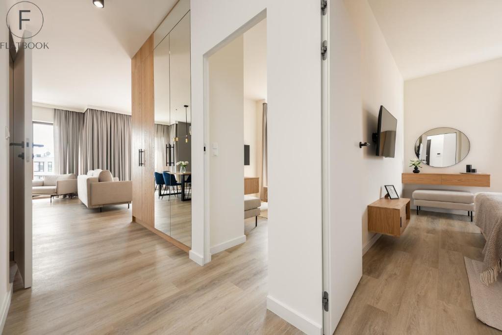 Postel nebo postele na pokoji v ubytování Flatbook - Yacht Harbor Apartments Sol Marina