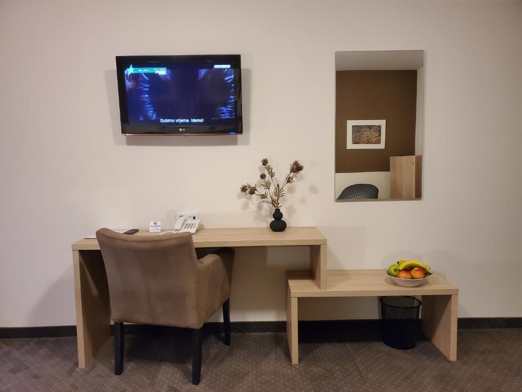 TV a/nebo společenská místnost v ubytování Hotel Argentum
