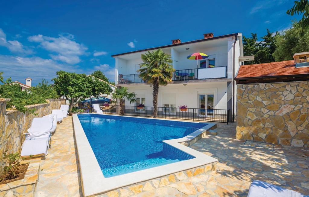 Bazén v ubytování apartman Danijela nebo v jeho okolí
