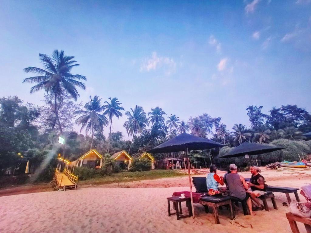 Hosté ubytování Nada Brahma Patnem Beach