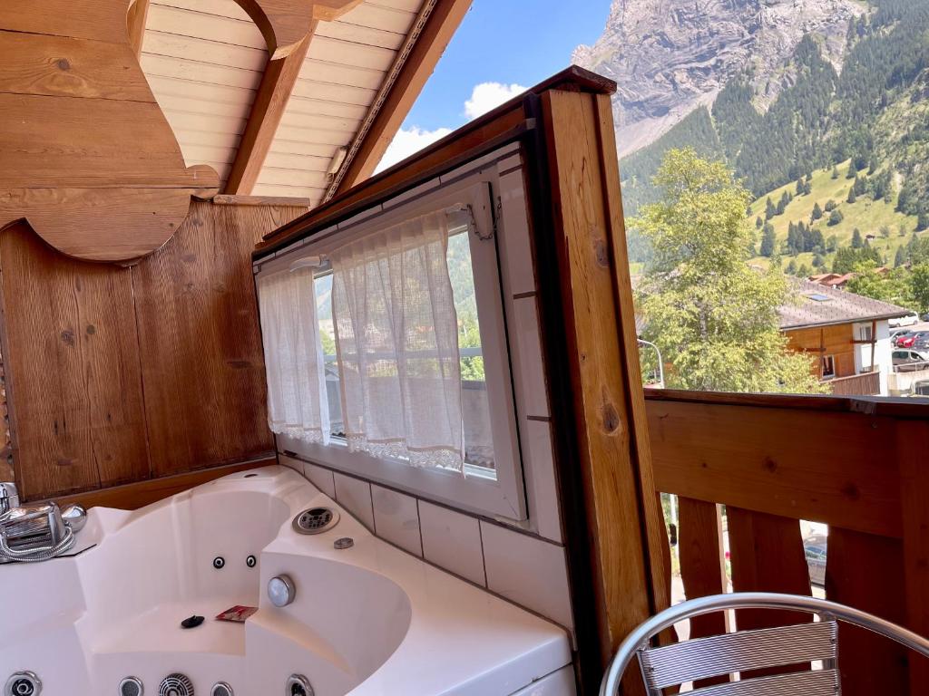 Nespecifikovaný výhled na hory nebo výhled na hory při pohledu z hotelu