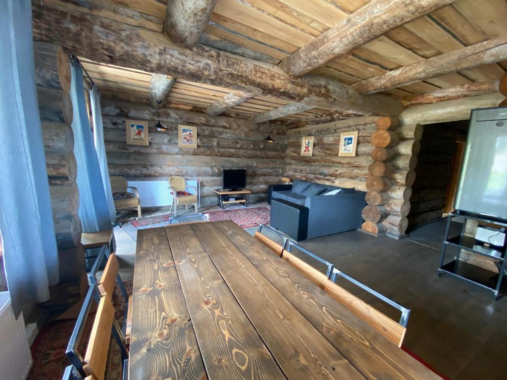 Гостиная зона в Mountain Cricket Chalets and Apartments Gudauri