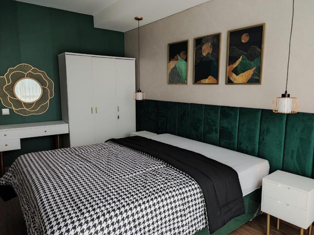 Postel nebo postele na pokoji v ubytování Apartemen Strategis Yogyakarta