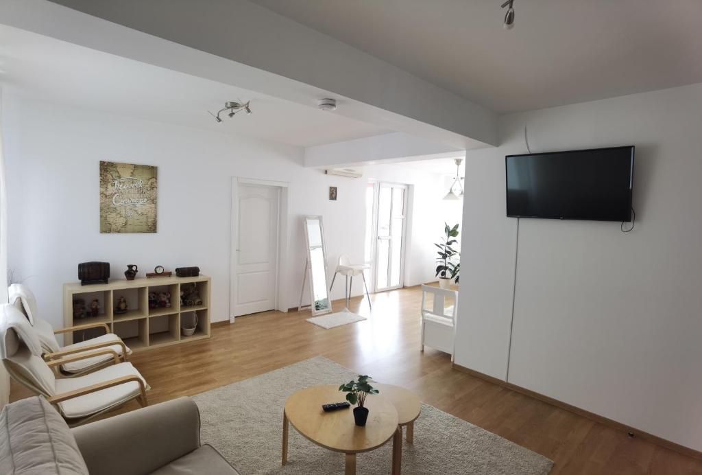 Casa Reds - Housity