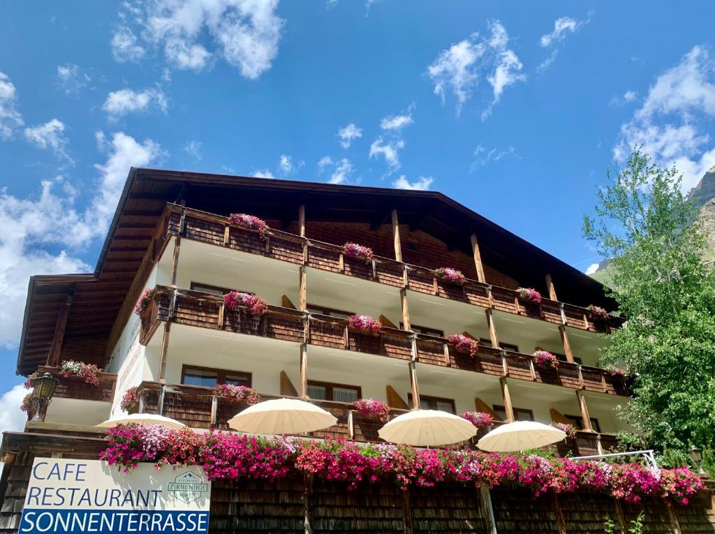 Budova, kde se hotel nachází