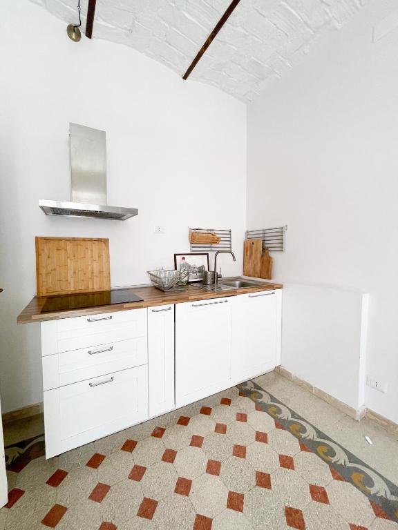 Kuchnia lub aneks kuchenny w obiekcie CAIROLI BOUTIQUE APARTMENT