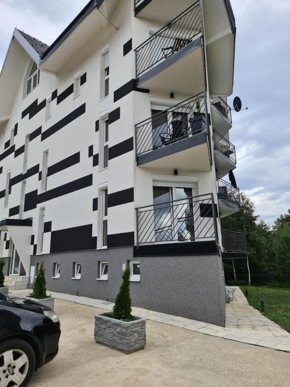 Zgradba, v kateri se nahaja apartma