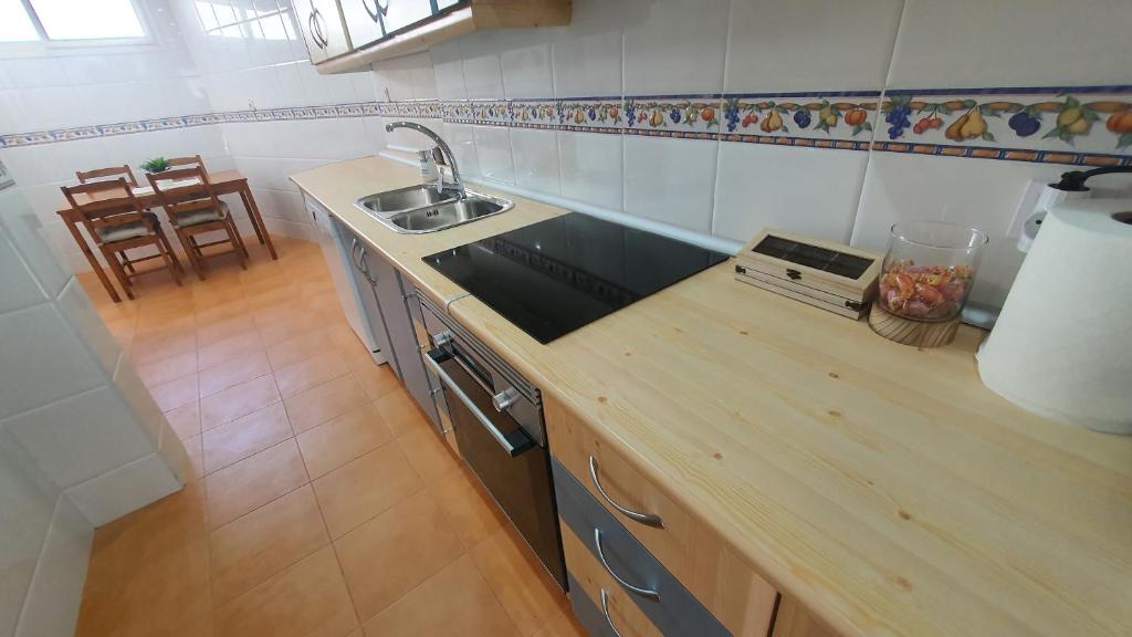 Kuchyňa alebo kuchynka v ubytovaní Apartamento centro playa estación de tren