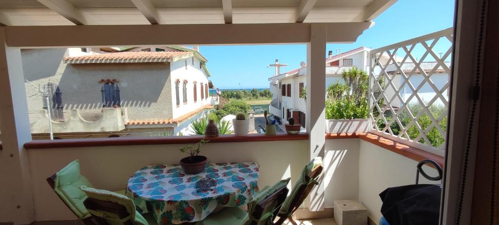 Vistamare maddalena spiaggia tesisinde bir balkon veya teras