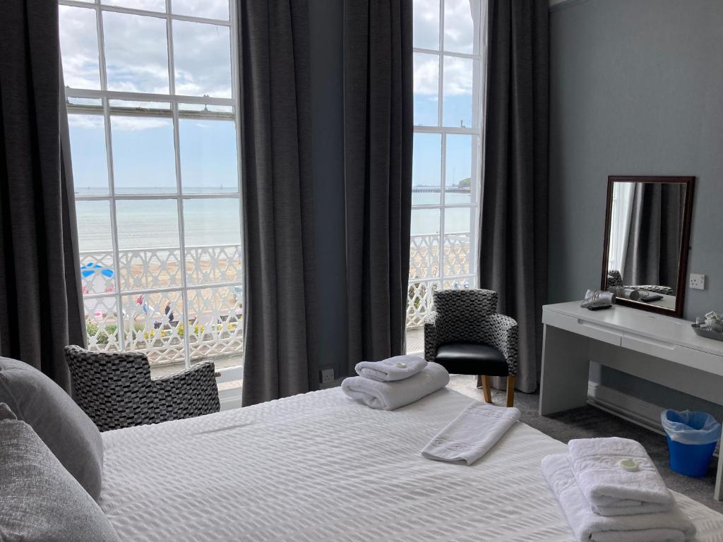 Norfolk Hotel - 