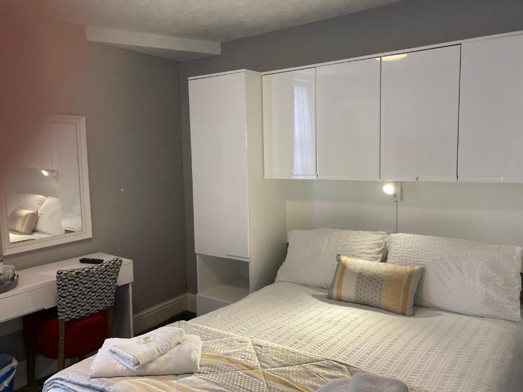 Norfolk Hotel - 