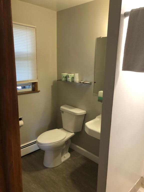 Parkway Motel - Queen Room