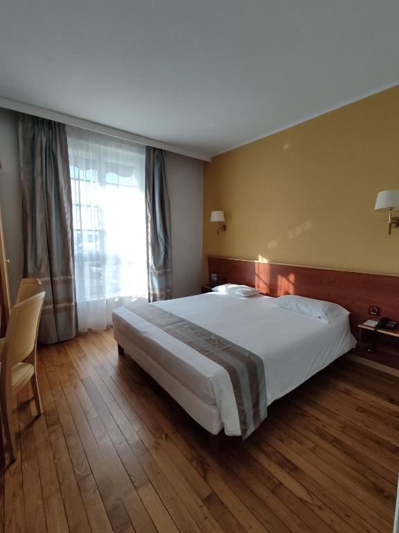 Postel nebo postele na pokoji v ubytování Hôtel Vauban