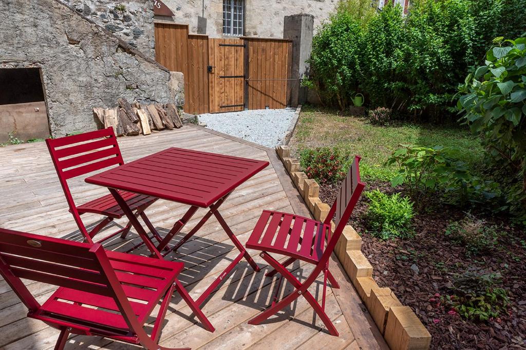 Logis face à l'Abbatiale - Two-Bedroom Apartment