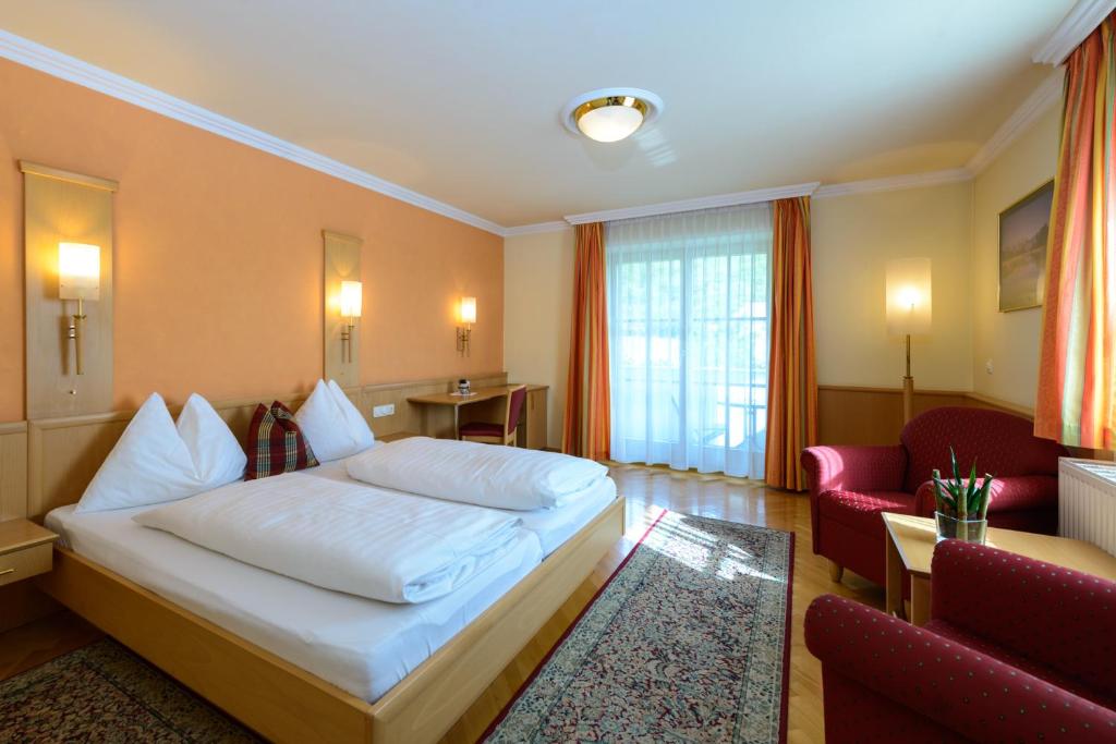 Postel nebo postele na pokoji v ubytování Landhotel Drei Eichen