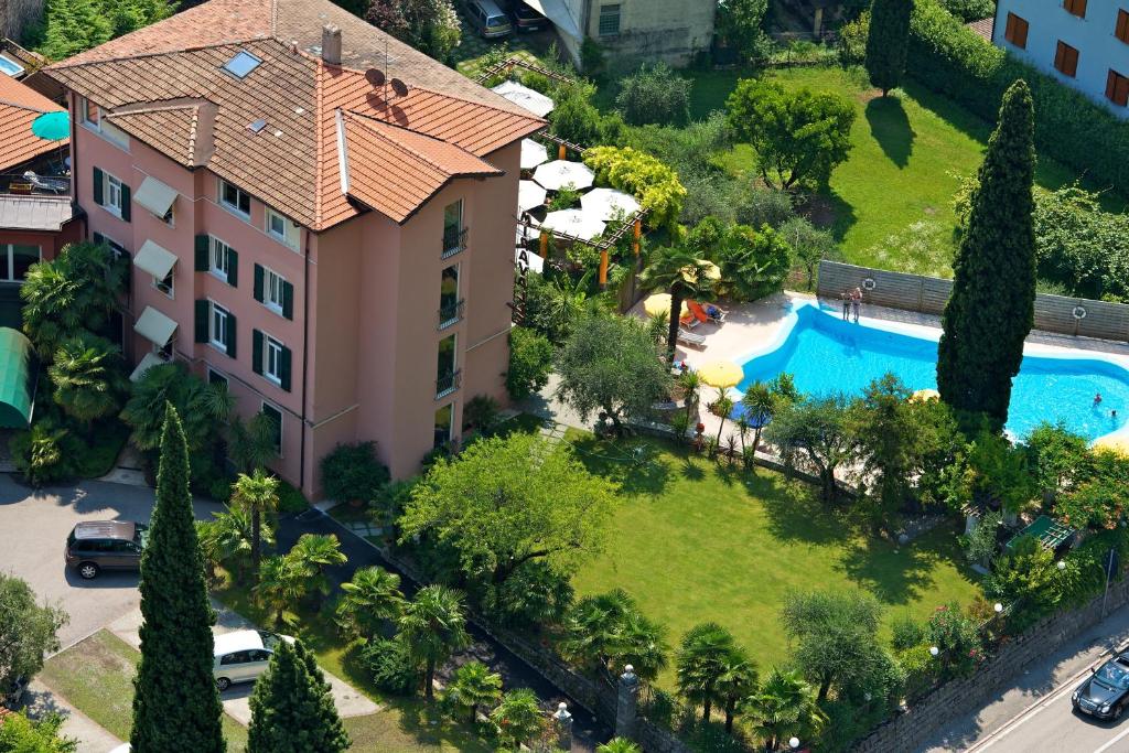 Bazén v ubytování Villa Miravalle nebo v jeho okolí