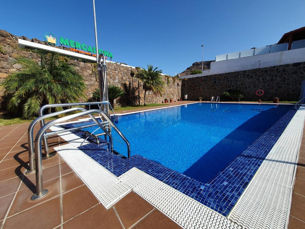 Fotografia z galérie ubytovania Fantástico ático con Jacuzzi y preciosa terraza v destinácii Puerto Rico de Gran Canaria