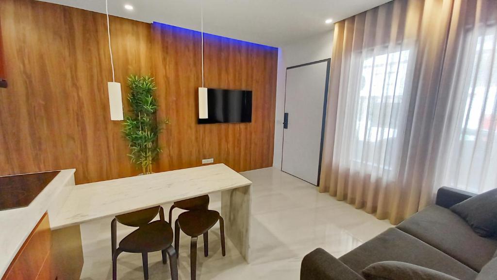 Seven Seas Apartments - 18