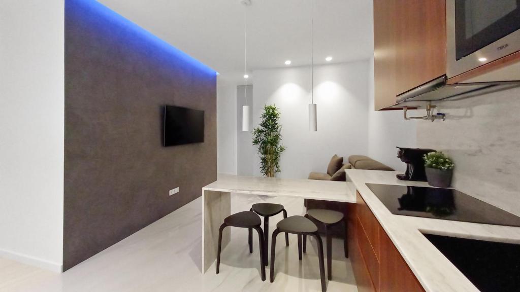 Seven Seas Apartments - 1