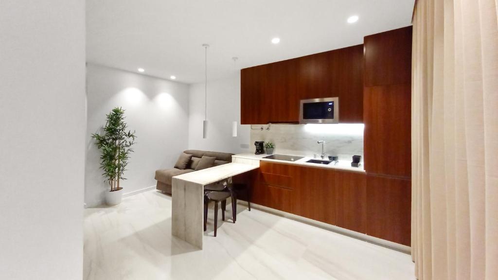 Seven Seas Apartments - 3