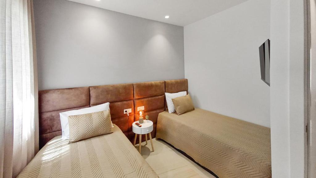 Seven Seas Apartments - 11