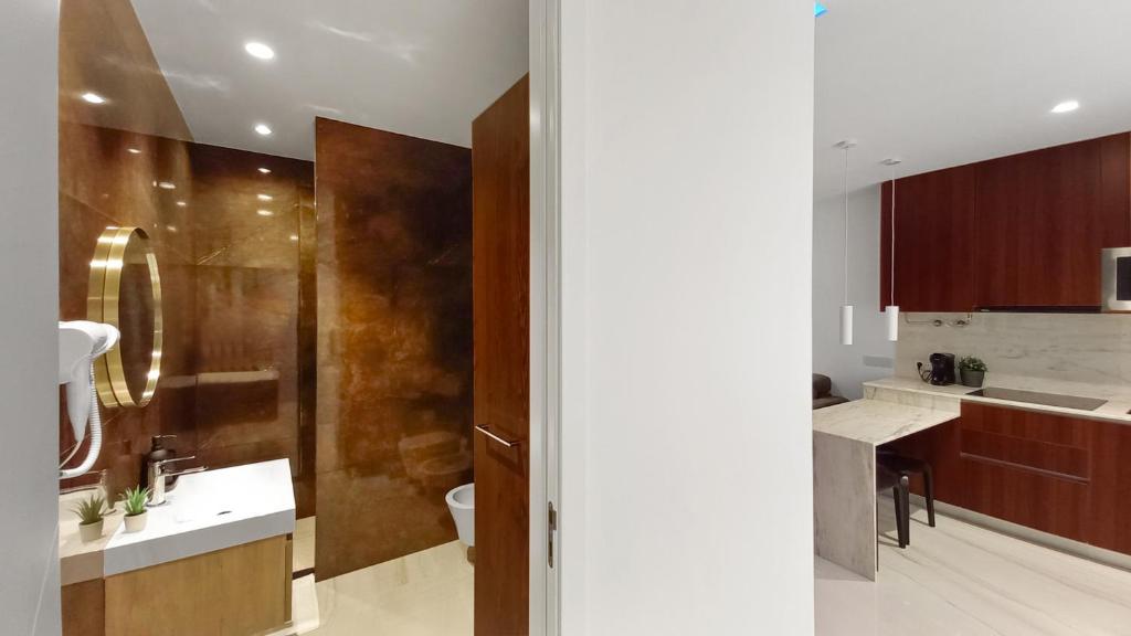 Seven Seas Apartments - 13