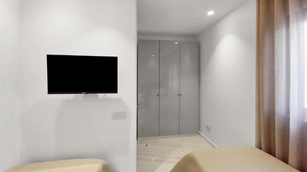 Seven Seas Apartments - 12