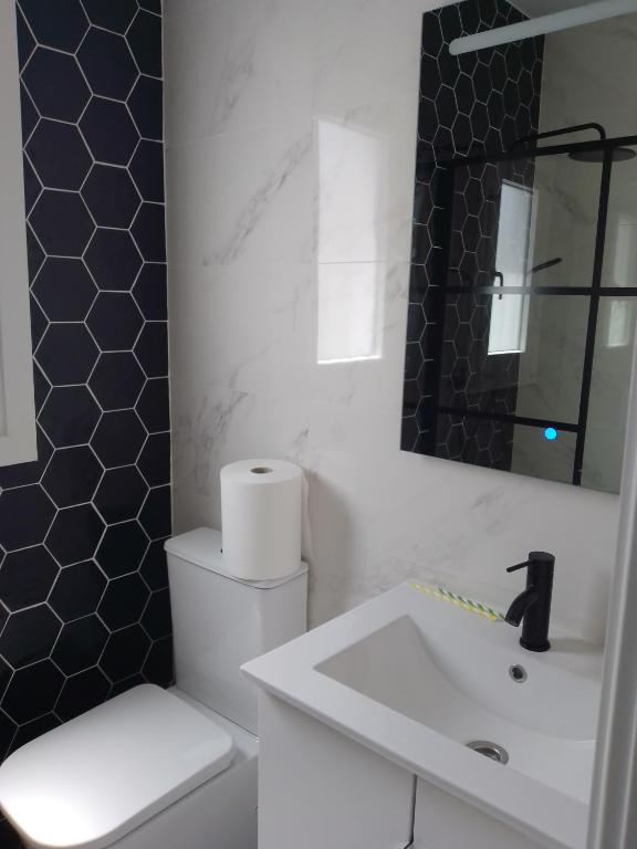 Łazienka w obiekcie Apartamento relax con piscina y jacussy spa