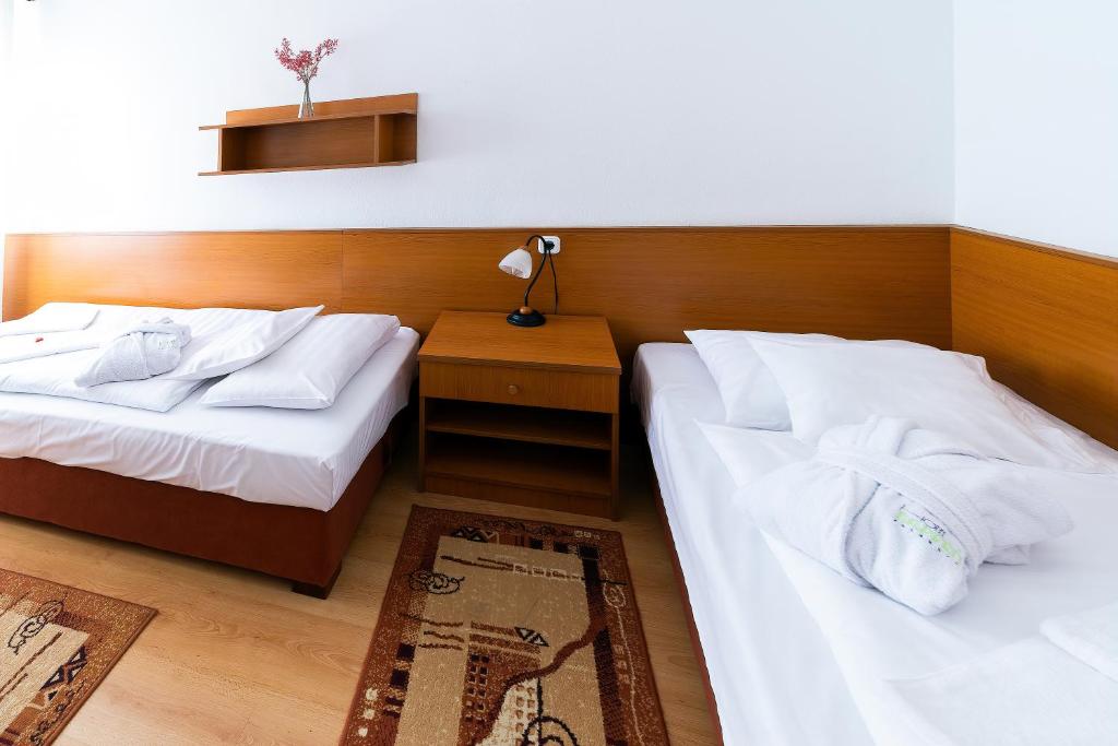 Postel nebo postele na pokoji v ubytování Napfény Hotel