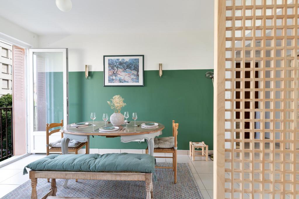Posedenie v ubytovaní Appartement spacieux 1 chambre parking gratuit