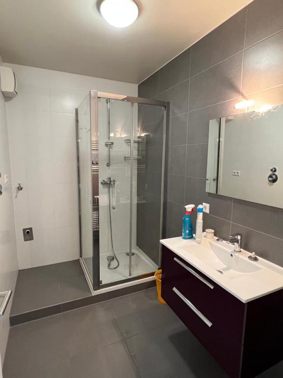 rooms train station - Resim 3