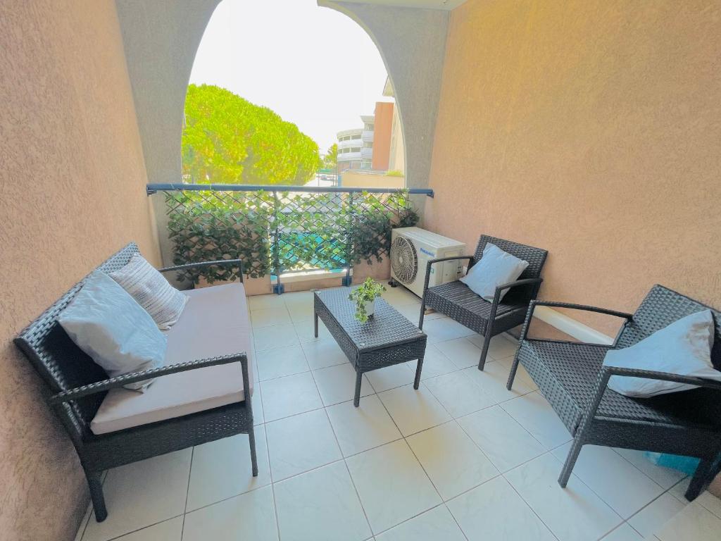 Zdjęcie z galerii obiektu Appartement climatisé au cœur de Port Fréjus w Fréjus