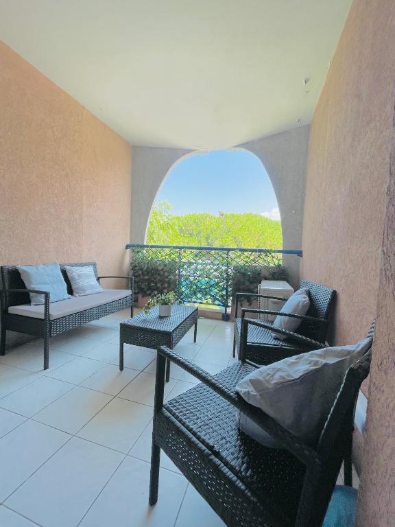 Zdjęcie z galerii obiektu Appartement climatisé au cœur de Port Fréjus w Fréjus