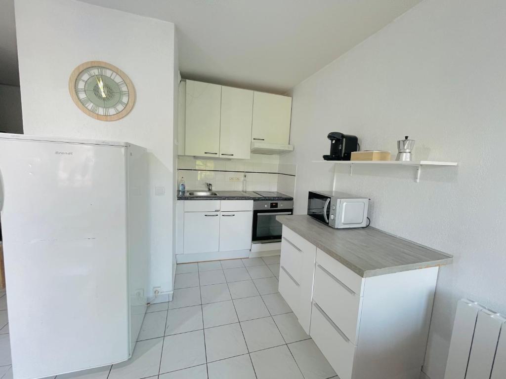 Zdjęcie z galerii obiektu Appartement climatisé au cœur de Port Fréjus w Fréjus