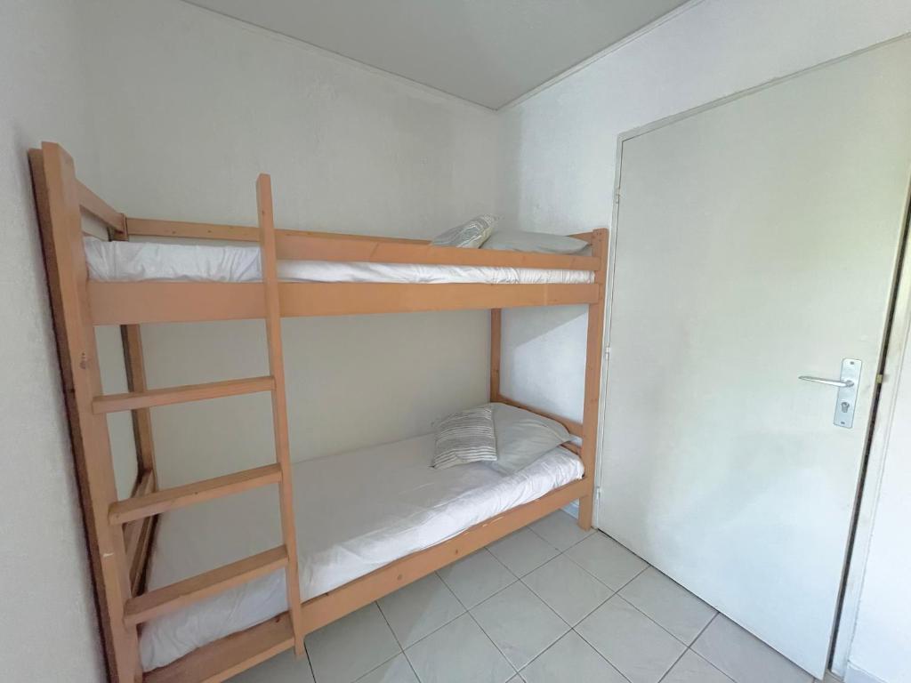 Zdjęcie z galerii obiektu Appartement climatisé au cœur de Port Fréjus w Fréjus