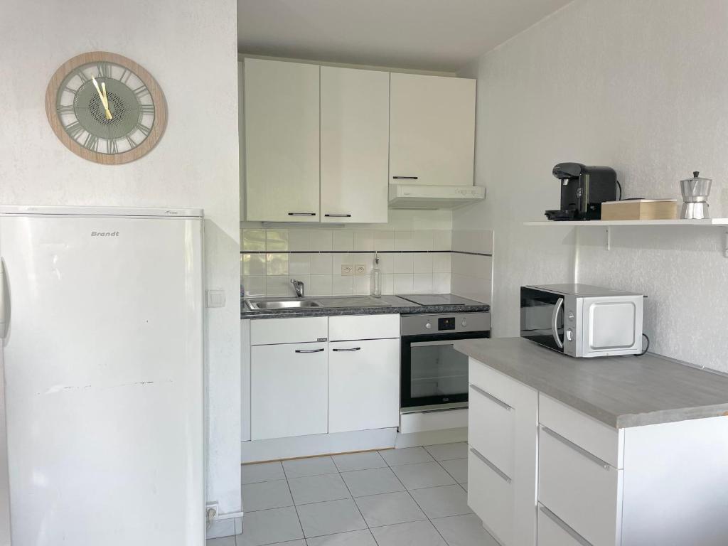 Zdjęcie z galerii obiektu Appartement climatisé au cœur de Port Fréjus w Fréjus