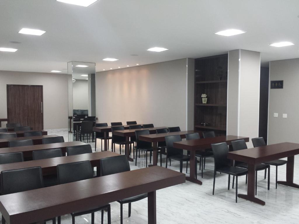  Prado Hotel Business