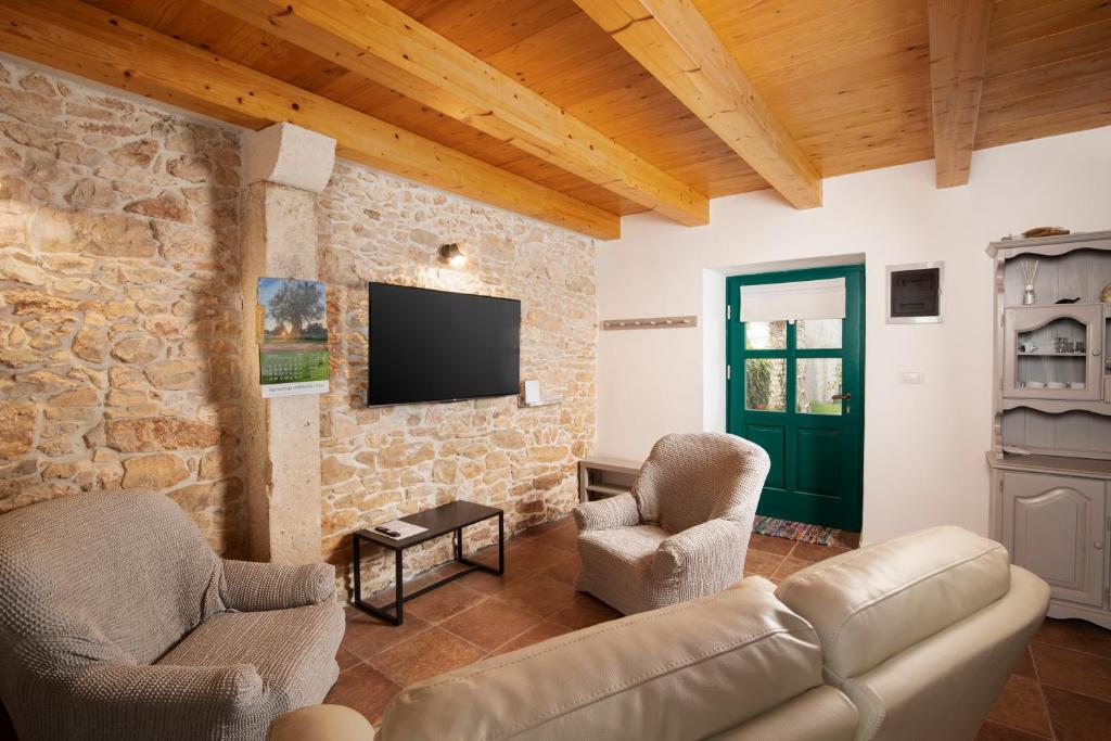 Televízia a/alebo spoločenská miestnosť v ubytovaní House Eufemia