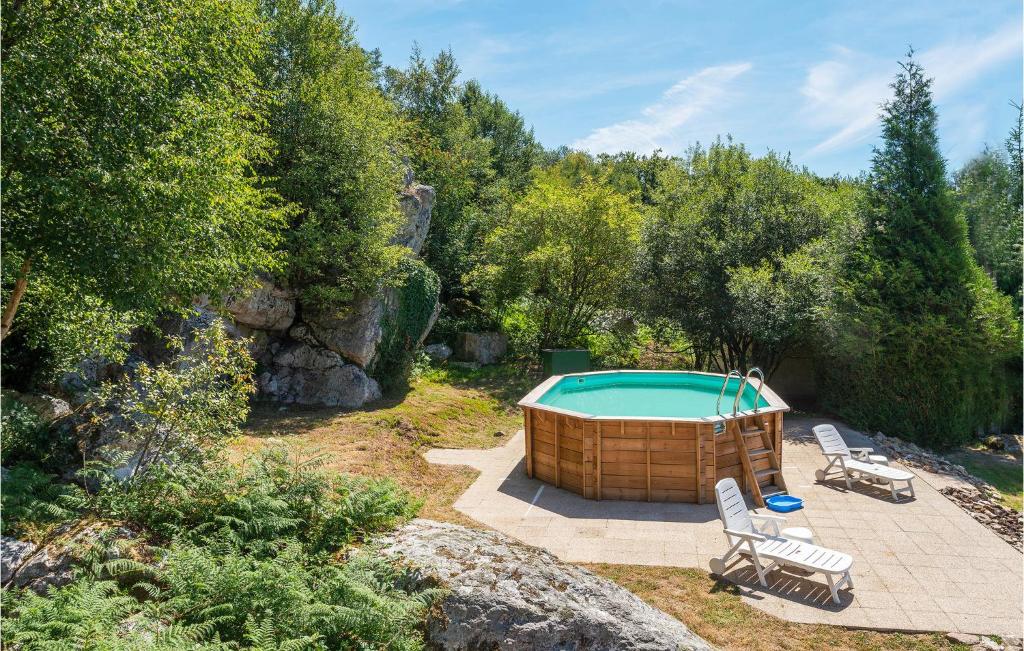 Foto de la galería de Pet Friendly Home In St,clement Rancoudray With Private Swimming Pool, Can Be Inside Or Outside en Le Neufbourg